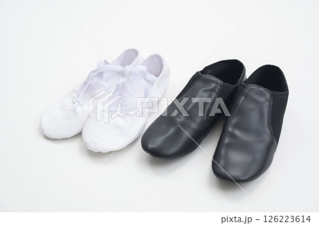 バレエシューズとジャズシューズ 126223614