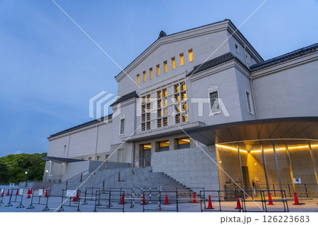 日暮れ時の大阪市立美術館 126223683
