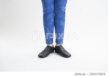 ジャズシューズを履く女性 126223829