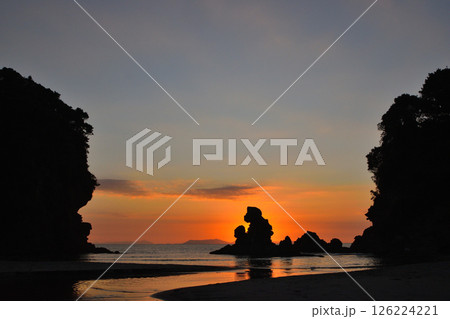 夕方の人形岩 126224221