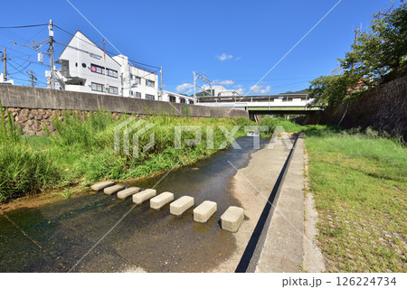 阪急芦屋川駅近くの飛石　芦屋川　飛び石　芦屋川風景　 126224734