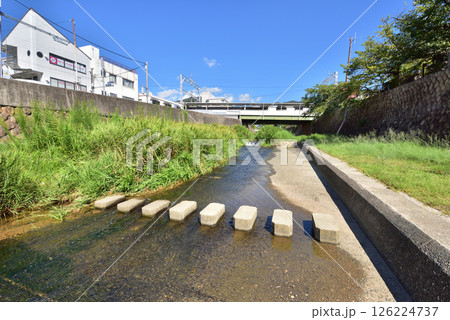 阪急芦屋川駅近くの飛石　芦屋川　飛び石　芦屋川風景　 126224737