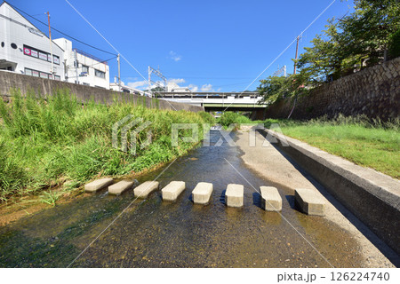 阪急芦屋川駅近くの飛石　芦屋川　飛び石　芦屋川風景　 126224740