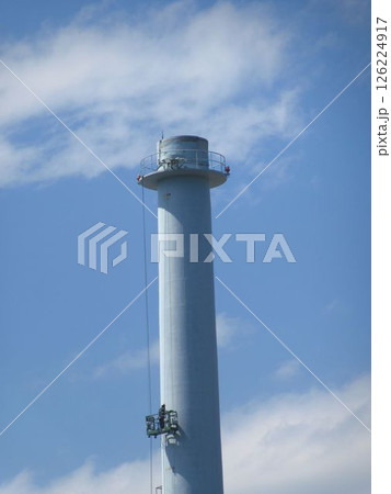 煙突の点検作業 126224917