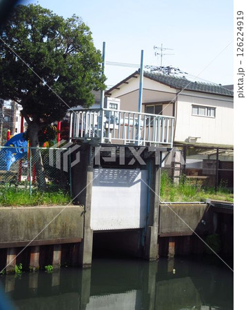 千葉県市川市にある「押切ポンプ場の流入ゲート」 千葉県市川市にある「押切ポンプ場の流入ゲート」 126224919