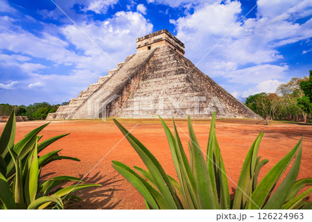 Chichen Itza pyramid, El Castillo, Maya temple with astronomical and cultural significance in Yucatan, Mexico. 126224963