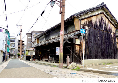枚方宿 街道沿いの趣きが残る風景　大阪府枚方市三矢町 126225835