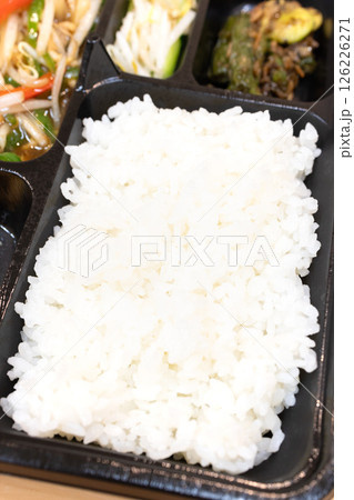 美味しい青椒肉絲の中華弁当 126226271