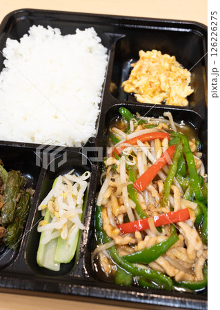 美味しい青椒肉絲の中華弁当 美味しい青椒肉絲の中華弁当 126226275