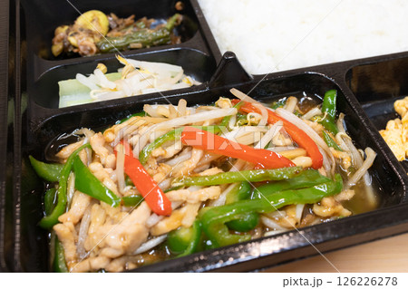 美味しい青椒肉絲の中華弁当 美味しい青椒肉絲の中華弁当 126226278
