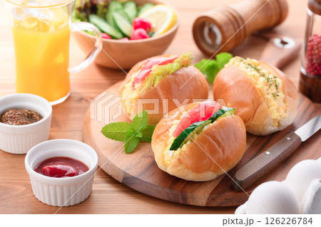 ロールパンサンド　（ ロールパンの玉子サンド ） 126226784