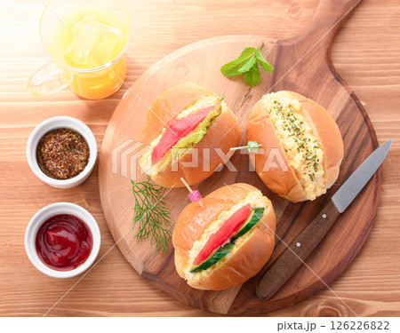 ロールパンサンド　（ ロールパンの玉子サンド ） 126226822