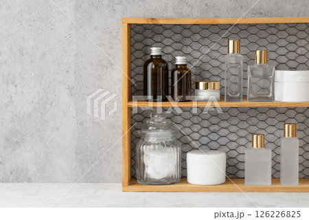 コンクリート壁面とナチュラルな棚に配置した化粧品 126226825