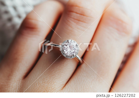 Elegant silver ring with a stunning gemstone, showcased on a hand. Perfect for jewelry advertisements or wedding-related themes, displaying an exquisite blend of craftsmanship and elegance. 126227202