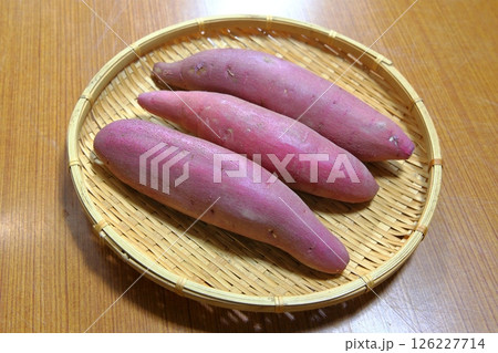 美味しそうなサツマイモ 126227714
