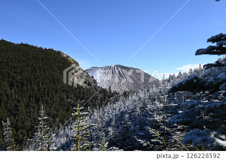 冬の黒斑山登山、浅間山、群馬県、長野県 冬の黒斑山登山、浅間山、群馬県、長野県 126228592