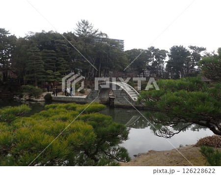 広島県広島市中区にあり江戸時代初頭に広島藩主浅野長晟が別邸の庭園として築成した大名庭園である縮景園 広島県広島市中区にあり江戸時代初頭に広島藩主浅野長晟が別邸の庭園として築成した大名庭園である縮景園 126228622