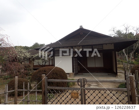 広島県広島市中区にあり江戸時代初頭に広島藩主浅野長晟が別邸の庭園として築成した大名庭園である縮景園 広島県広島市中区にあり江戸時代初頭に広島藩主浅野長晟が別邸の庭園として築成した大名庭園である縮景園 126228637