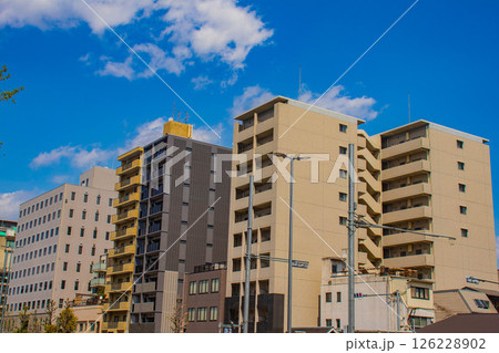 【京都風景】堀川通りの空とビル群 126228902