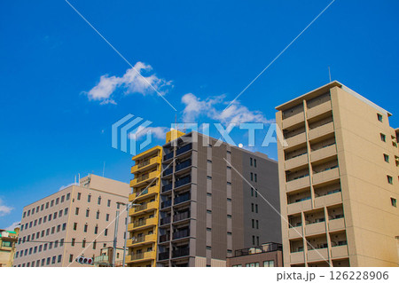 【京都風景】堀川通りの空とビル群 126228906