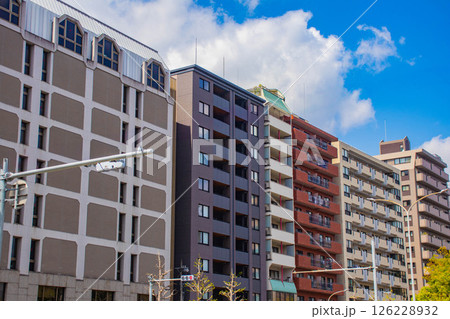 【京都風景】堀川通りの空とビル群 126228932