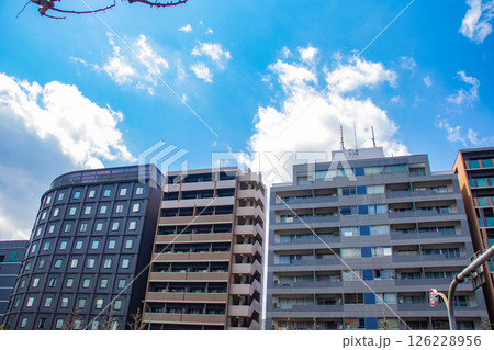 【京都風景】堀川通りの空とビル群 126228956
