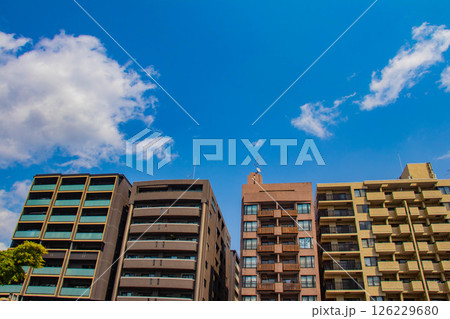 【京都風景】堀川通りの空とビル群 126229680