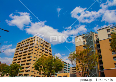 【京都風景】堀川通りの空とビル群 126229710