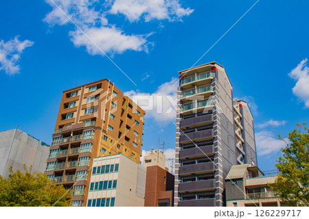 【京都風景】堀川通りの空とビル群 126229717