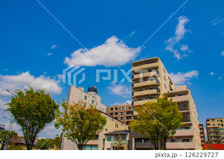 【京都風景】堀川通りの空とビル群 【京都風景】堀川通りの空とビル群 126229727