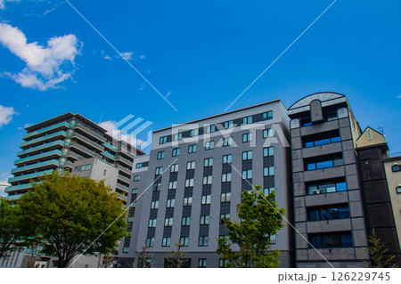 【京都風景】堀川通りの空とビル群 【京都風景】堀川通りの空とビル群 126229745