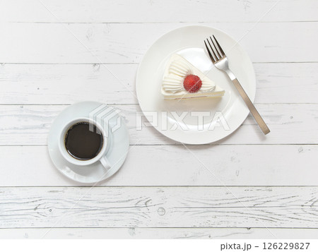いちごショートケーキとコーヒー いちごショートケーキとコーヒー 126229827
