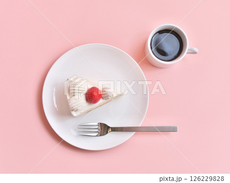 いちごショートケーキとコーヒー いちごショートケーキとコーヒー 126229828