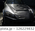 廃棄されたスポーツカー 126229832