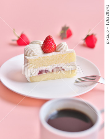 いちごショートケーキとコーヒー 126229841