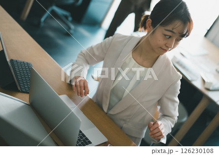 定時に帰りづらい職場で働くパート主婦 定時に帰りづらい職場で働くパート主婦 126230108