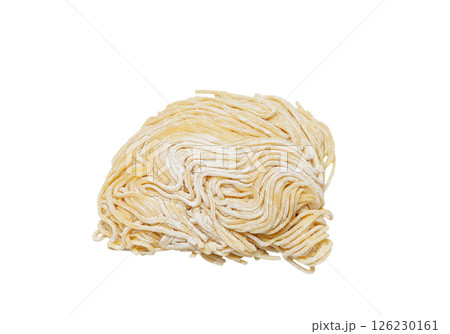 ちぢれ麺、生中華麺【白背景・切り抜き】 126230161