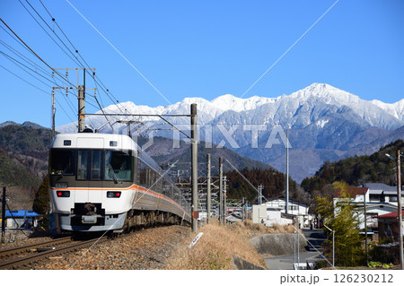 冠雪の木曽山脈と中央西線383系特急しなの 126230212