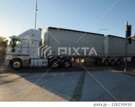 オーストラリアの巨大トレーラー Rockhampton Australia オーストラリアの巨大トレーラー Rockhampton Australia 126230438