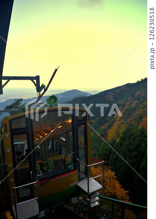 関東・紅葉の大山詣り・紅葉に包まれた大山阿夫利神社駅のケーブルカー・神奈川県伊勢原市(1) 126230518