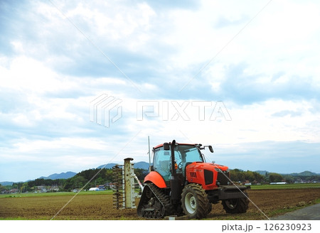 大型のトラクター2 126230923