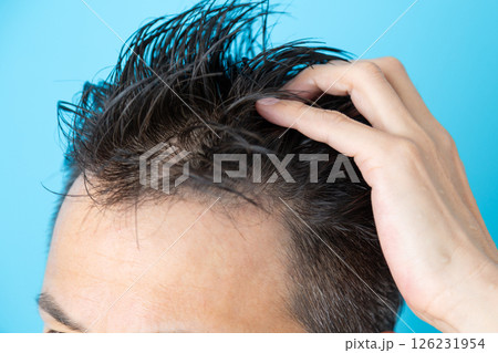 ミドル男性の髪の毛 126231954