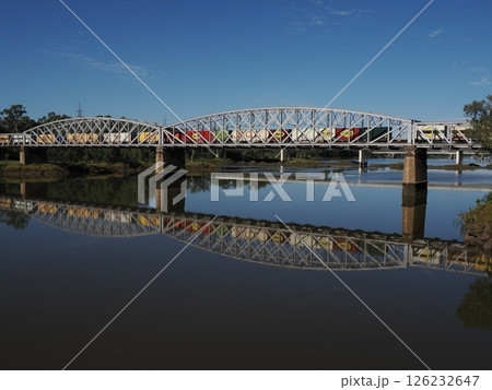 Alexandra Bridgeを渡る貨物列車 ロックハンプトン オーストラリア Alexandra Bridgeを渡る貨物列車 ロックハンプトン オーストラリア 126232647