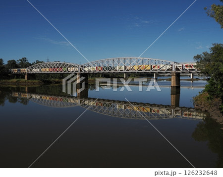 Alexandra Bridgeを渡る貨物列車　ロックハンプトン　オーストラリア 126232648