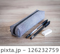 机の上の文房具 126232759