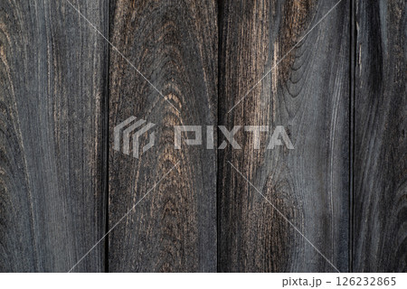 古びた黒い木の壁 古びた黒い木の壁 126232865