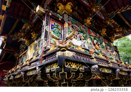 左甚五郎の彫刻の施された妻沼聖天山の本殿 126233358