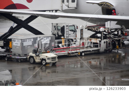 トラクター＋ドーリーとベルトローダー_02 126233903