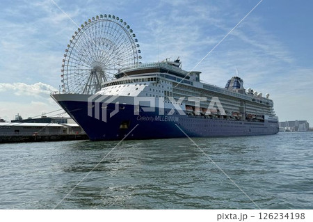 大阪港のクルーズ客船 セレブリティ・ミレミアム 大阪港のクルーズ客船 セレブリティ・ミレミアム 126234198
