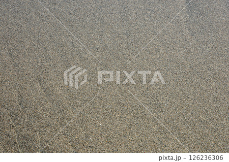 福島県岩間海岸の濡れた砂浜テクスチャ背景素材 126236306